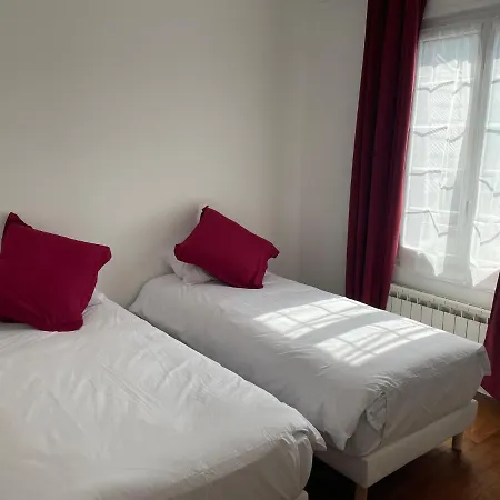 Belle Maison Avec Vue Sur La Seine Holiday home Villeneuve-la-Garenne