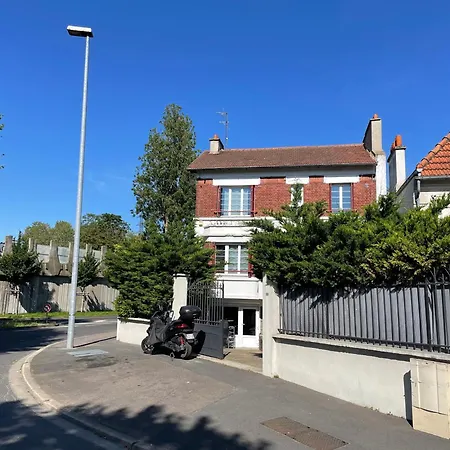 Holiday home Belle Maison Avec Vue Sur La Seine Villeneuve-la-Garenne